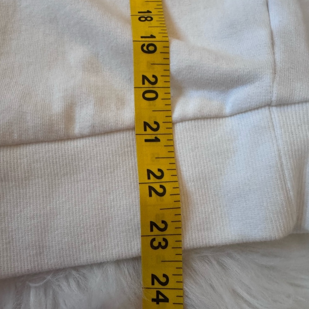 Who What Wear Size XL White Sweater/dressy Sweatshirt with Button Detail - Picture 7 of 7